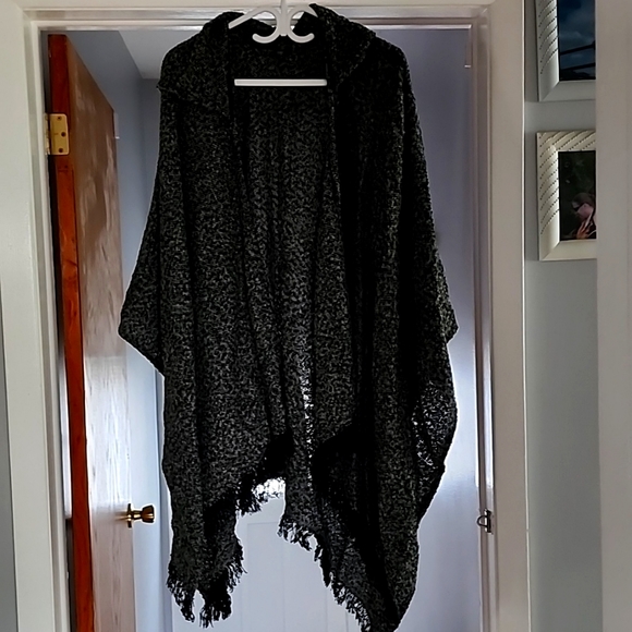Black and Grey wrap - Picture 1 of 3